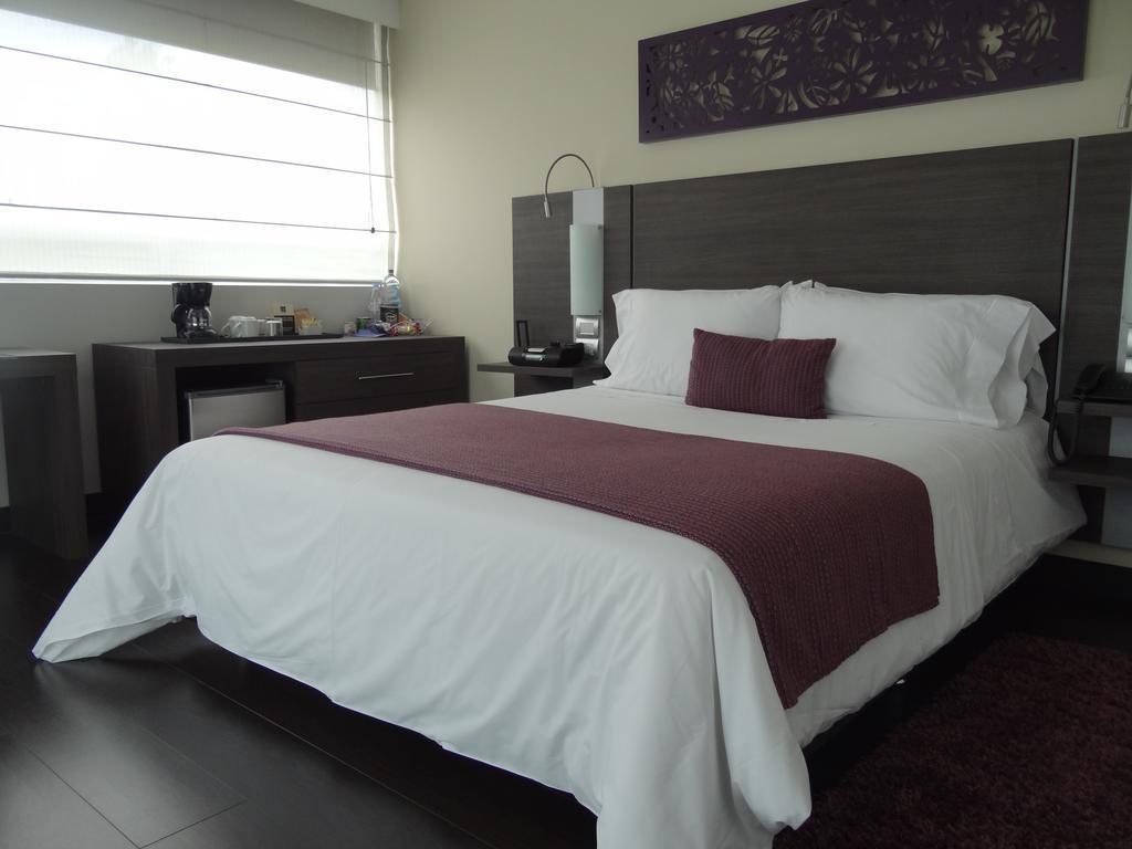 Hotel Bh El Poblado Medellin Room photo